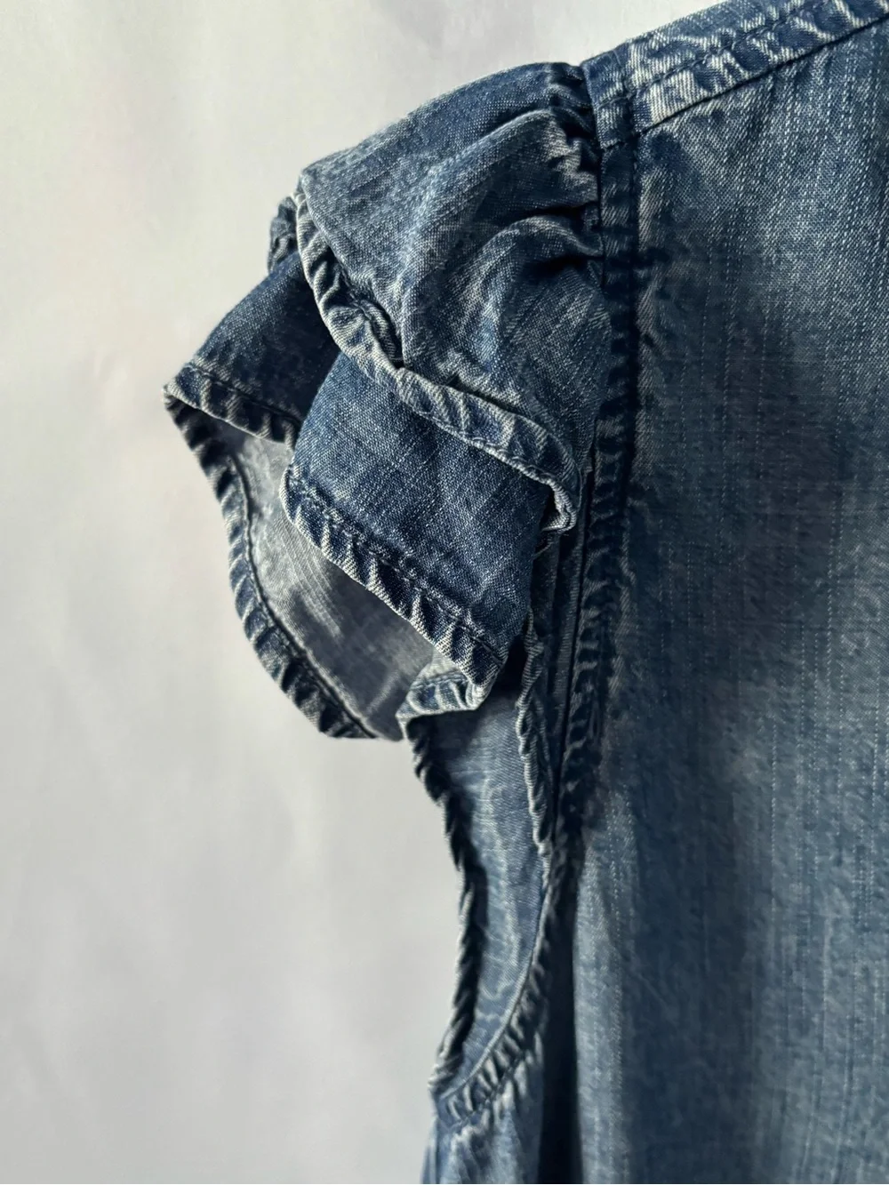 Jane + Delancey Ruffled Denim Chambray Button-Front V-Neck Top Size L Lyocell - Picture 7 of 9